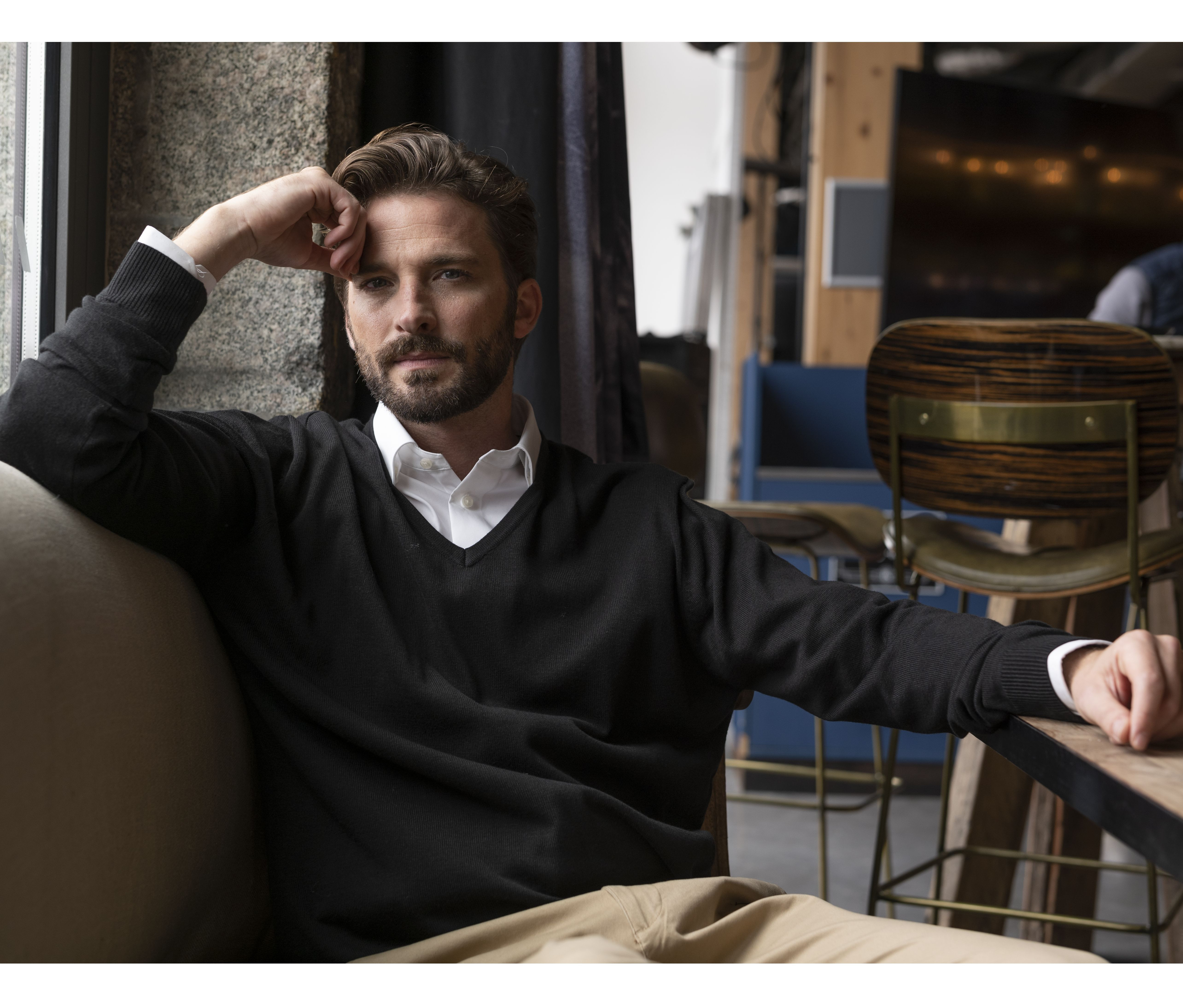 MENS V NECK